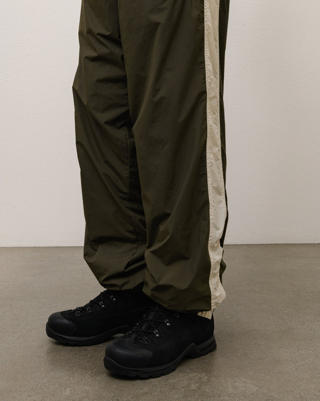 SIDE STRIPE TRACK PANT